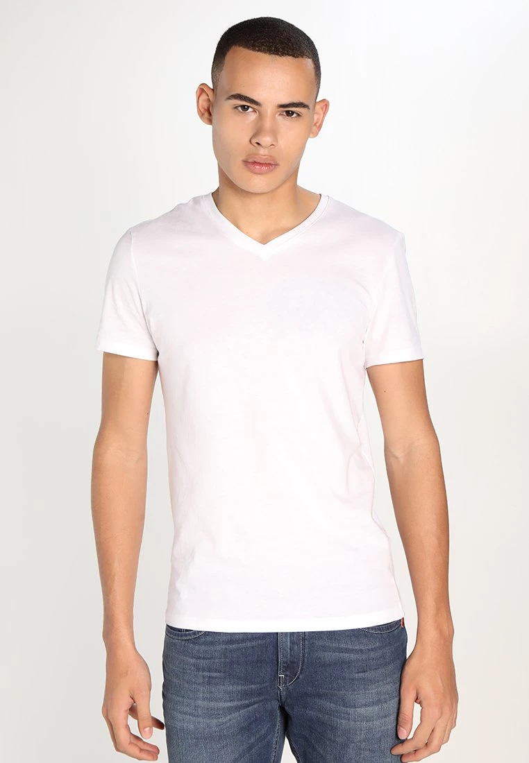 Pier One 3 PACK - T-shirt basique qualité absolue t-shirts & polos col en v homme 5 Pier One 3 PACK - T-shirt basique qualité absolue t-shirts & polos col en v homme – Image 3