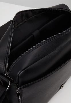 Pier One Meilleur Prix Garanti Sac bandoulière sacs compartiment pour pc portable homme 13 Pier One Meilleur Prix Garanti Sac bandoulière sacs compartiment pour pc portable homme -Pas Cher Pier One Boutique 08cbec2d6273402ca574ee57c6f4aaae