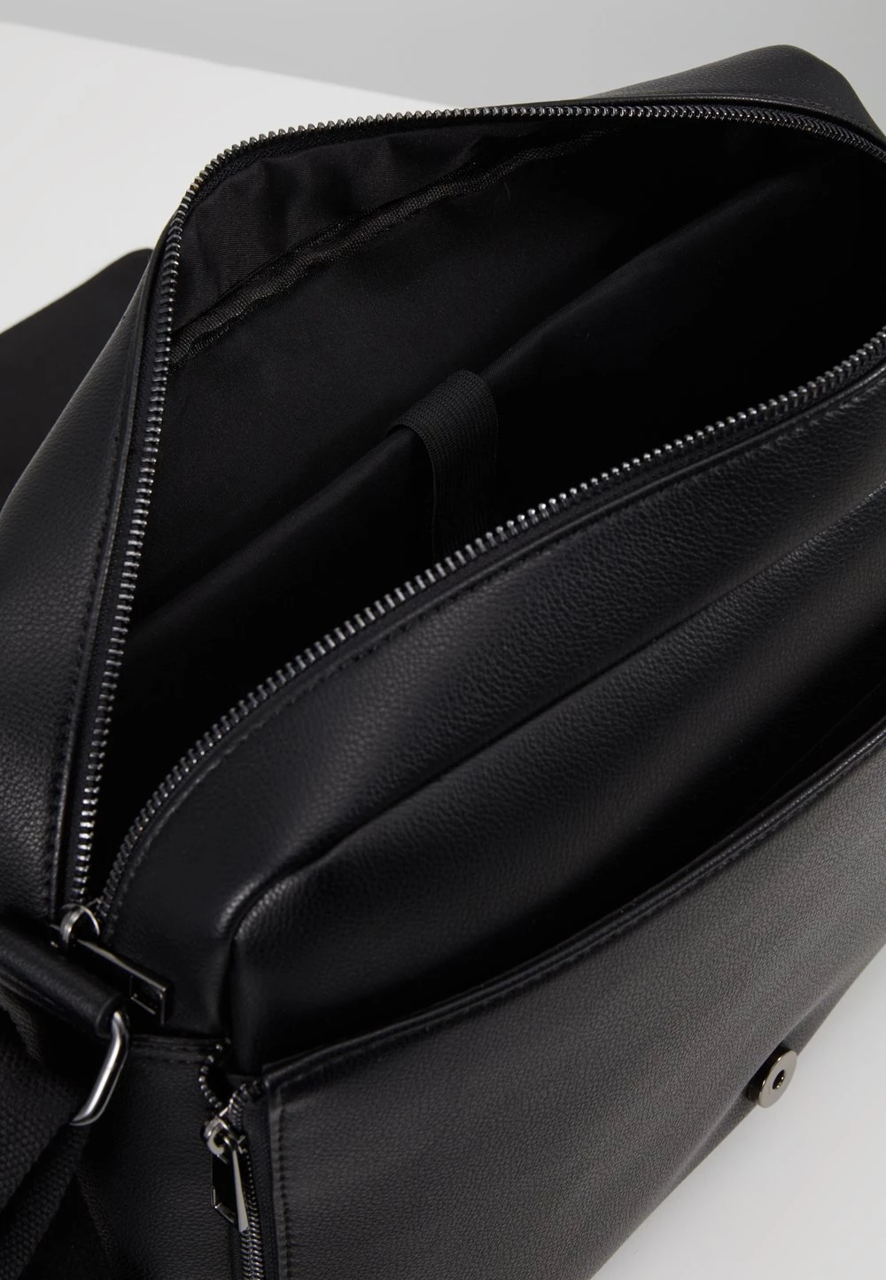 Pier One Meilleur Prix Garanti Sac bandoulière sacs compartiment pour pc portable homme 7 Pier One Meilleur Prix Garanti Sac bandoulière sacs compartiment pour pc portable homme – Image 5