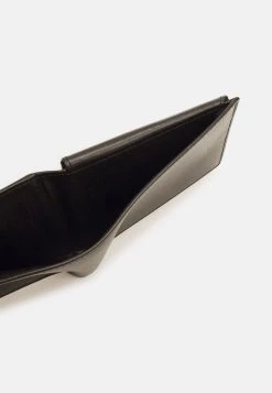 Assurance De l’Authenticité Pier One Portefeuille petite maroquinerie compartiment à monnaie homme 10 Assurance De l’Authenticité Pier One Portefeuille petite maroquinerie compartiment à monnaie homme -Pas Cher Pier One Boutique 09c77c0a480646799a67db79a9efcb97