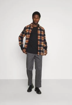 Prix Dynamité Pier One T-shirt à manches longues t-shirts col rond homme -Pas Cher Pier One Boutique 0d38fecf277c4835a635ab85a39615df