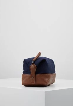 Pier One UNISEX - Trousse de toilette En promotion accessoires, sets et coffrets -Pas Cher Pier One Boutique 114fecd6f3cf4a35934f729b8010b5be