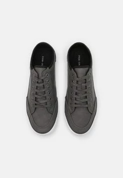 Pier One Prix Acceptable Baskets basses baskets & sneakers rond homme 14 Pier One Prix Acceptable Baskets basses baskets & sneakers rond homme -Pas Cher Pier One Boutique 121b9e5dccd84e7482b811a5f0f11ce0