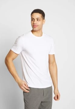 Soldes Pier One 3 PACK - T-shirt basique t-shirts col rond homme -Pas Cher Pier One Boutique 15d2744f961b410abfd52f8e32770997