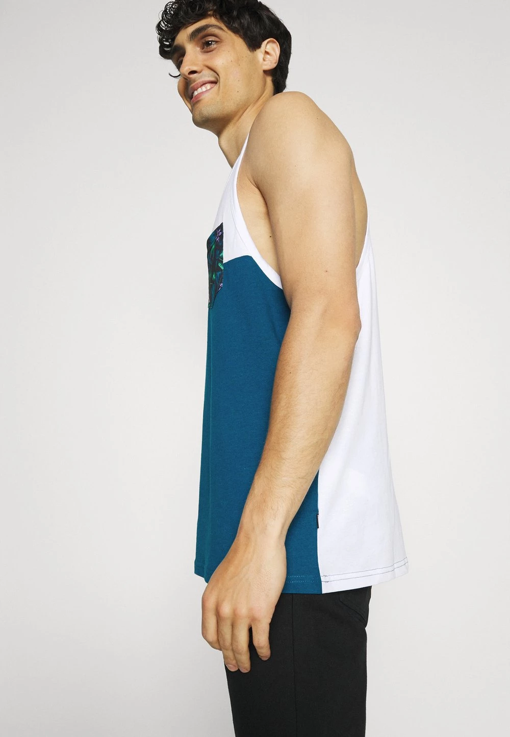 Prix De Rêve Pier One 2 PACK - Débardeur t-shirts encolure large ronde homme 7 Prix De Rêve Pier One 2 PACK - Débardeur t-shirts encolure large ronde homme – Image 5