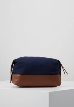 Pier One UNISEX - Trousse de toilette En promotion accessoires, sets et coffrets -Pas Cher Pier One Boutique 204bc005d0bd4000a78118f69ab032e7