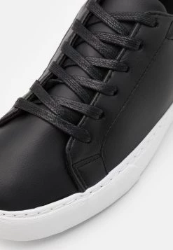 Vendre-Réclame Pier One UNISEX - Baskets basses sneakers rond -Pas Cher Pier One Boutique 2195e1d5e6dc47a2a7c800a0da7bcd71