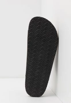 Pier One Prix d’Amis UNISEX - Chaussons ouvert homme -Pas Cher Pier One Boutique 23e143c048ee4fd8b5e22a3556ccfbfb