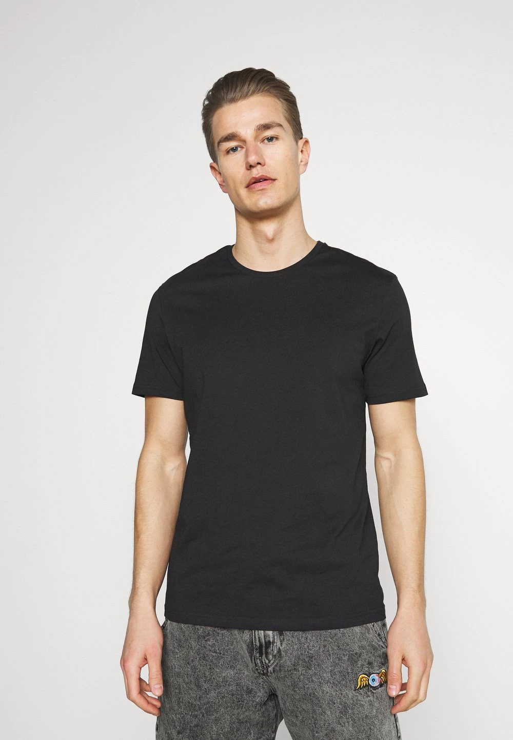 Pier One 5 PACK - T-shirt basique Prix Sacrifiés t-shirts col rond homme 6 Pier One 5 PACK - T-shirt basique Prix Sacrifiés t-shirts col rond homme – Image 4