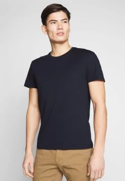 Pier One 2 PACK - T-shirt basique Prix Distinctifs t-shirts col rond homme 19 Pier One 2 PACK - T-shirt basique Prix Distinctifs t-shirts col rond homme -Pas Cher Pier One Boutique 29e824f9825c4b58be6620e83ee4ac6b