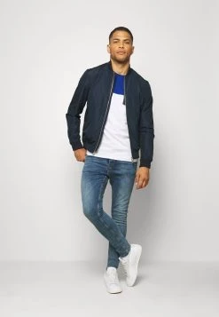 Pier One Prix Légers T-shirt imprimé t-shirts col rond homme 11 Pier One Prix Légers T-shirt imprimé t-shirts col rond homme -Pas Cher Pier One Boutique 2a3f1d95d9014d21bf11068b5db50616