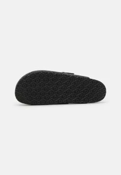 Pier One Prix De Rêve UNISEX - Chaussons sandales rond -Pas Cher Pier One Boutique 2c7b5eaa3d4b4d338152ba81b617dc0c