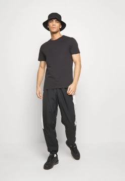 Prix Sacrifiés Pier One 7 PACK - T-shirt basique t-shirts col rond homme -Pas Cher Pier One Boutique 30a3e0dc5da04a31ab70269ed3a302e3