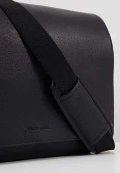 Pier One Meilleur Prix Garanti Sac bandoulière sacs compartiment pour pc portable homme 15 Pier One Meilleur Prix Garanti Sac bandoulière sacs compartiment pour pc portable homme -Pas Cher Pier One Boutique 35de3b7b84c54b2abd47bb358f1dd7cd