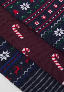 Pier One XMAS GIFT BOX 3 PACK - Chaussettes Prix Discount sous-vêtements & chaussettes rayures homme -Pas Cher Pier One Boutique 3ed892cbc52944bd811fef40de434aa9