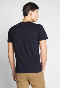Pier One 2 PACK - T-shirt basique Prix Distinctifs t-shirts col rond homme 20 Pier One 2 PACK - T-shirt basique Prix Distinctifs t-shirts col rond homme -Pas Cher Pier One Boutique 3fa5884e4b594e09a9d55bcef4378d1b