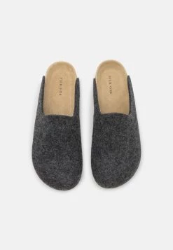 Prix Dynamité Pier One UNISEX - Chaussons sandales et tongs rond -Pas Cher Pier One Boutique 432dd18e964346df954b7e362219f772