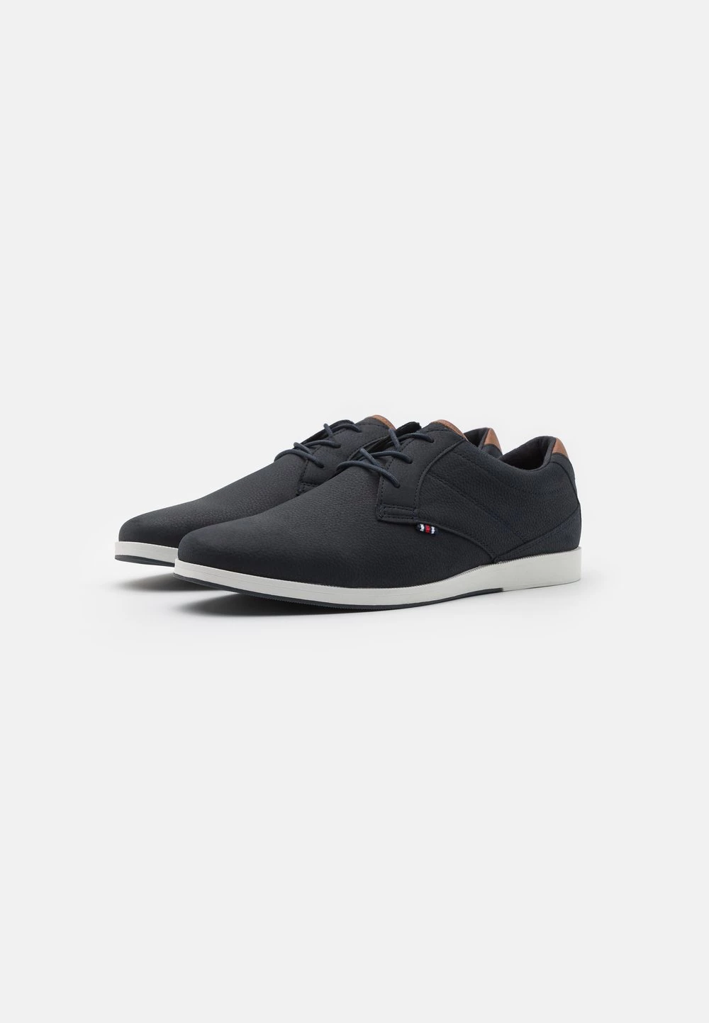Réduction Pier One Chaussures à lacets derbies, richelieus & chaussures bateau rond homme 4 Réduction Pier One Chaussures à lacets derbies, richelieus & chaussures bateau rond homme – Image 2