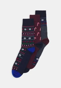 Pier One Meilleure qualité XMAS GIFT BOX 3 PACK - Chaussettes sous-vêtements & chaussettes multicolore homme 16 Pier One Meilleure qualité XMAS GIFT BOX 3 PACK - Chaussettes sous-vêtements & chaussettes multicolore homme -Pas Cher Pier One Boutique 43ef96180f1f4cde8bf712b75f0eca23 4