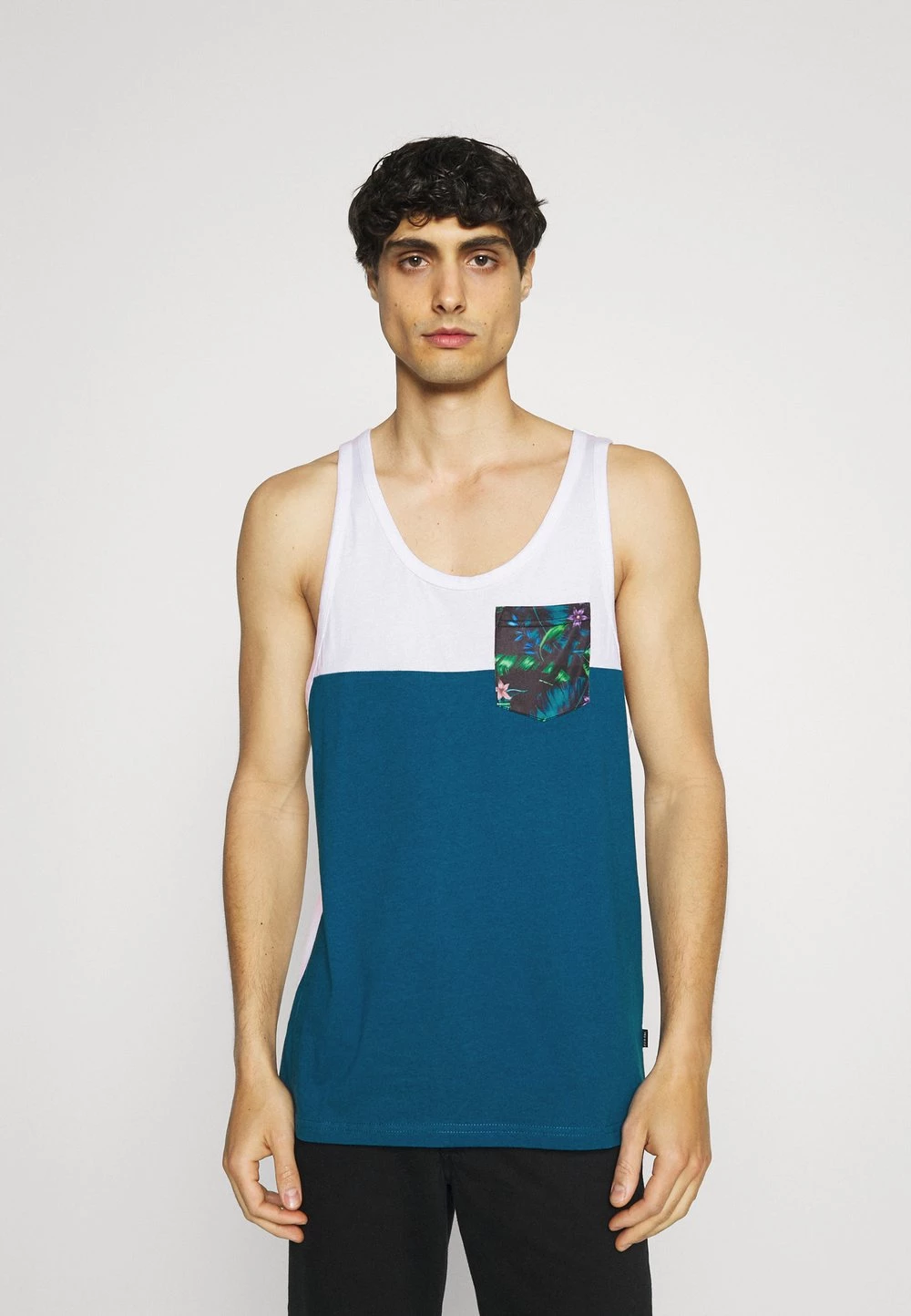 Prix De Rêve Pier One 2 PACK - Débardeur t-shirts encolure large ronde homme 6 Prix De Rêve Pier One 2 PACK - Débardeur t-shirts encolure large ronde homme – Image 4