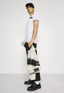 Pier One Prix Incroyables T-shirt imprimé t-shirts col rond homme 16 Pier One Prix Incroyables T-shirt imprimé t-shirts col rond homme -Pas Cher Pier One Boutique 4d5f7bd3ca584e12abfd3ae035b103df