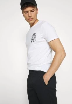 Pier One T-shirt imprimé Prix Équitable t-shirts col rond homme -Pas Cher Pier One Boutique 4fc8f1fe59004ec3a4edab1e3a4ab20b