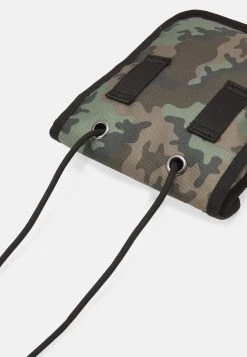 En Remise Pier One UNISEX - Sac bandoulière sacs et bagages à scratch 10 En Remise Pier One UNISEX - Sac bandoulière sacs et bagages à scratch -Pas Cher Pier One Boutique 51511cd5cf5b4c62a951f7be58b1560c