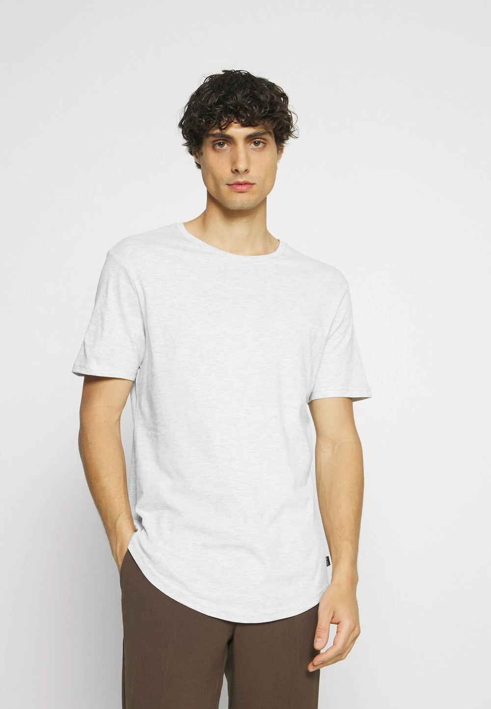 Pier One 50% Off De Vente 5 PACK - T-shirt basique t-shirts col rond homme 6 Pier One 50% Off De Vente 5 PACK - T-shirt basique t-shirts col rond homme – Image 4