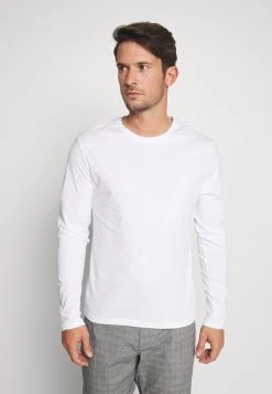 En promotion Pier One 2 PACK - T-shirt à manches longues t-shirts col rond homme 19 En promotion Pier One 2 PACK - T-shirt à manches longues t-shirts col rond homme -Pas Cher Pier One Boutique 5beb57bf3fa44f1e832b8413d03a07c3