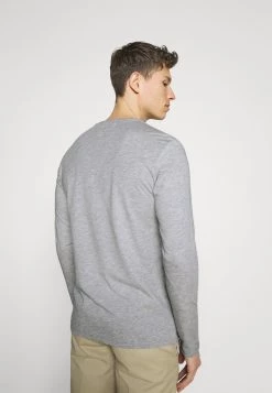 Prix Cassé Pier One 2 PACK - T-shirt à manches longues t-shirts col rond homme -Pas Cher Pier One Boutique 5d11c795627a43d3ae83293311d17f0a