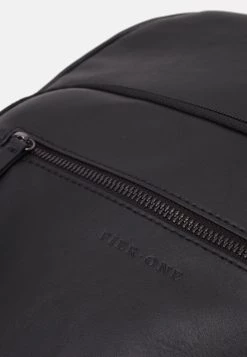 Pier One Prix Imbattable UNISEX - Sac à dos sacs compartiment pour pc portable -Pas Cher Pier One Boutique 6559a72e88ab43c38b7125720c621e09