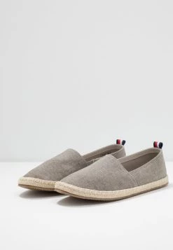 Prix Distinctifs Pier One UNISEX - Espadrilles rond 11 Prix Distinctifs Pier One UNISEX - Espadrilles rond -Pas Cher Pier One Boutique 662bd89784e14ebaad3c4346bbf5c188