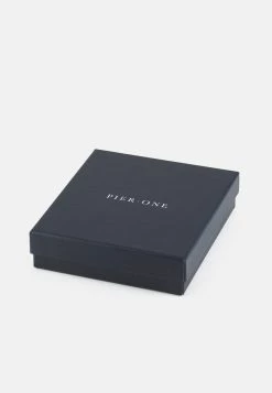 Pier One Marchandise de première qualité PRIDE SET UNISEX - Montre montres et bijoux boucle ardillon 12 Pier One Marchandise de première qualité PRIDE SET UNISEX - Montre montres et bijoux boucle ardillon -Pas Cher Pier One Boutique 67e098f565154bad86931031e7f4ff13