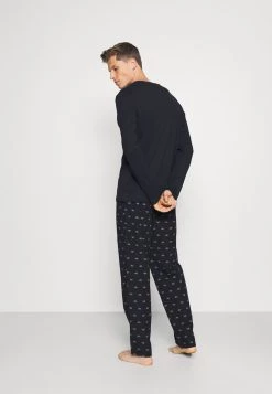 Pier One Pyjama Prix Légers pyjamas normale homme -Pas Cher Pier One Boutique 69572b439d1049c5b6df38084257ba5c