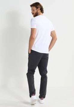 Pier One 2 PACK - T-shirt basique Prix Bradés t-shirts col rond homme -Pas Cher Pier One Boutique 713a3334180c436b91794219a10b6498