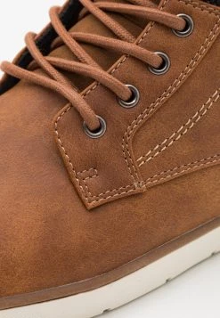 Pier One Baskets montantes Prix Malin baskets & sneakers rond homme -Pas Cher Pier One Boutique 74e5f1c45af346dea118b694421b38ab