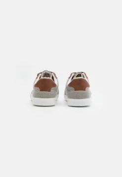 Pier One UNISEX - Baskets basses Prix Malin baskets & sneakers rond 16 Pier One UNISEX - Baskets basses Prix Malin baskets & sneakers rond -Pas Cher Pier One Boutique 7c4e08796d2149fc9365f67598b7eb4f