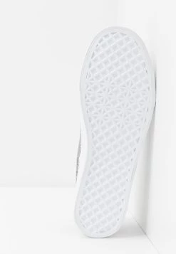 Pier One Prix Cassé UNISEX - Mocassins mocassins et loafers rond -Pas Cher Pier One Boutique 801734fbe4ca499184f051dc4fb1e030