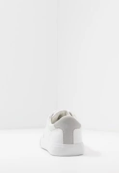 Pier One UNISEX - Baskets basses Assurance De l’Authenticité sneakers rond 12 Pier One UNISEX - Baskets basses Assurance De l’Authenticité sneakers rond -Pas Cher Pier One Boutique 870239ff38c14ac18000693ed9216adf