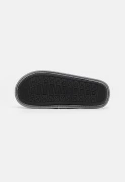 Prix Accessible Pier One Chaussons rond homme -Pas Cher Pier One Boutique 8950f3a7c1a946c38247e65bd5c20335