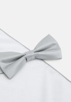 Rabais Pier One SET - Noeud papillon cravates et accessoires de costume carreaux homme -Pas Cher Pier One Boutique 90c72d2ff05d4f2496c9dda5511e8f24