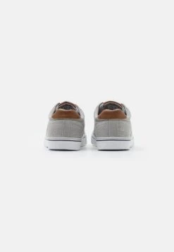 Prix Dégriffé Pier One UNISEX - Baskets basses sneakers rond -Pas Cher Pier One Boutique 90e444c78331435b9b0ea8690376a84f