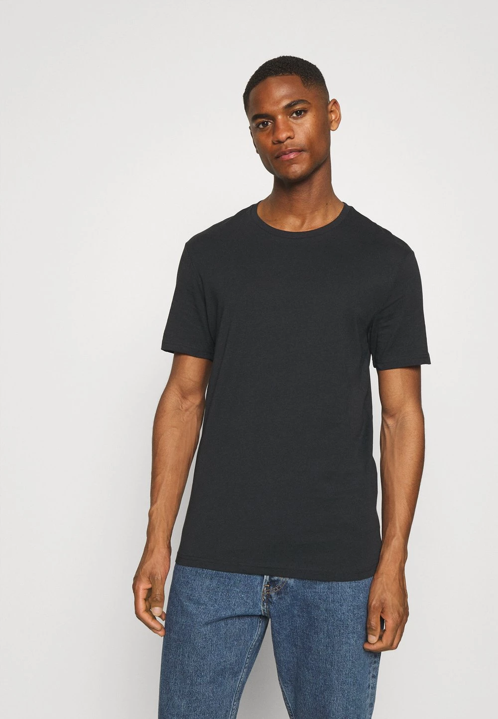 Pier One 5 PACK - T-shirt basique Prix Avantageux t-shirts col rond homme 6 Pier One 5 PACK - T-shirt basique Prix Avantageux t-shirts col rond homme – Image 4