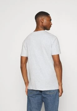 Pier One 5 PACK - T-shirt basique Prix Avantageux t-shirts col rond homme 25 Pier One 5 PACK - T-shirt basique Prix Avantageux t-shirts col rond homme -Pas Cher Pier One Boutique 9d1b59e1dbf14760a9796f19e52e21e2