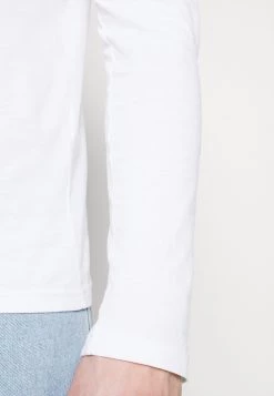 Pier One 5 PACK - T-shirt à manches longues Prix Exclusifs t-shirts col rond homme -Pas Cher Pier One Boutique 9d88aebb7c354be39ebe9c5600cb43ac