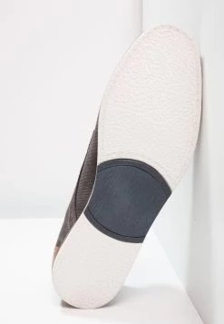 Pier One Chaussures à lacets Prix Sacrifiés derbies et richelieus rond homme -Pas Cher Pier One Boutique a3f5e508e806416a83f3fbfcabeb52e4