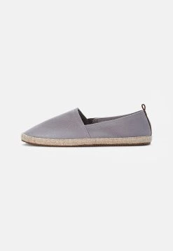 Bon Rapport Coût-Efficacité Pier One RENA ESPADRILLE UNISEX - Espadrilles chaussures basses rond 25 Bon Rapport Coût-Efficacité Pier One RENA ESPADRILLE UNISEX - Espadrilles chaussures basses rond -Pas Cher Pier One Boutique a625ac24e213461a94d5096727f45e98 2