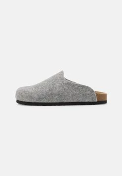 Prix Dynamité Pier One UNISEX - Chaussons sandales et tongs rond -Pas Cher Pier One Boutique a65df621142d4ec7a97bc689fc39c500