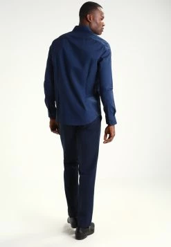 Pier One Chemise classique Bonne Qualité costumes col kent homme -Pas Cher Pier One Boutique a8d79f2b2fb74bef81b546a2b265bf0d