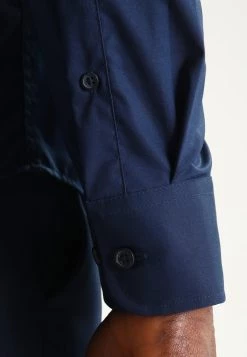 Pier One Chemise classique Bonne Qualité costumes col kent homme -Pas Cher Pier One Boutique a981985757a6442b95e0fe13b60c9050